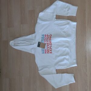 The North Face Logo Play Cropped Hoodie Sweatshirt in Gardenia White Size M NWT